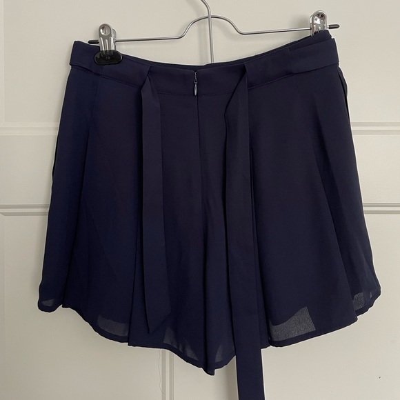 Aritzia Sunday Best Navy Shorts - Picture 3 of 4